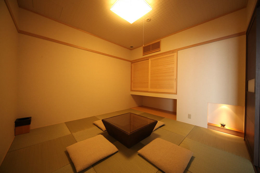 Amane Resort Seikai Бепу Екстериор снимка A traditional Japanese room with a kotatsu