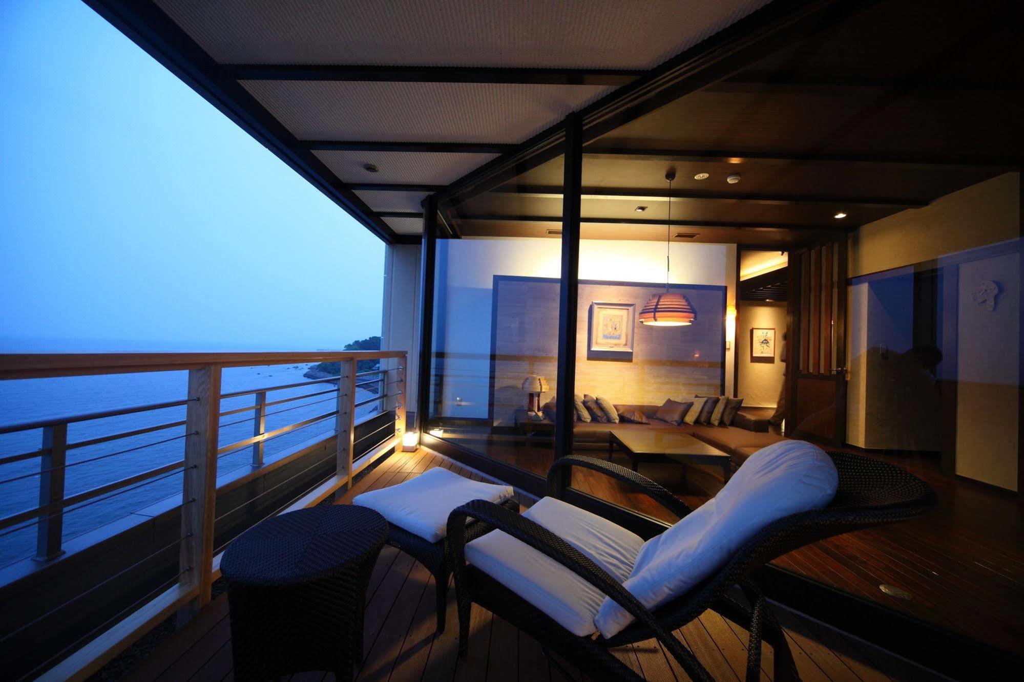 Amane Resort Seikai Бепу Екстериор снимка The balcony of a suite on the World Voyager