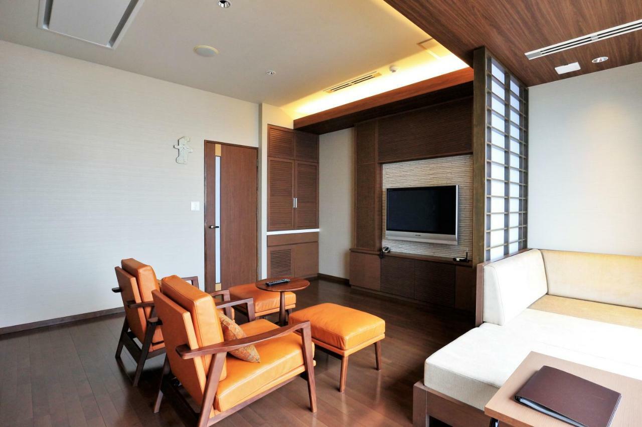Amane Resort Seikai Бепу Екстериор снимка A living room in a Japanese house